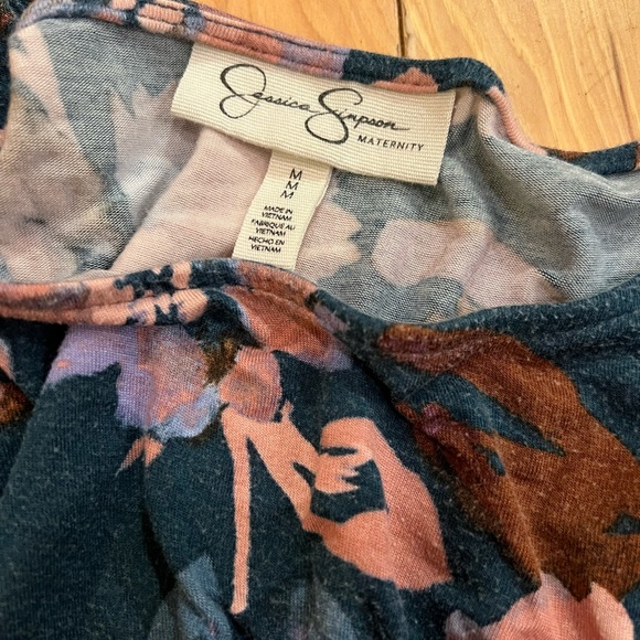 Floral Maternity Jessica Simpson Top - Picture 4 of 4